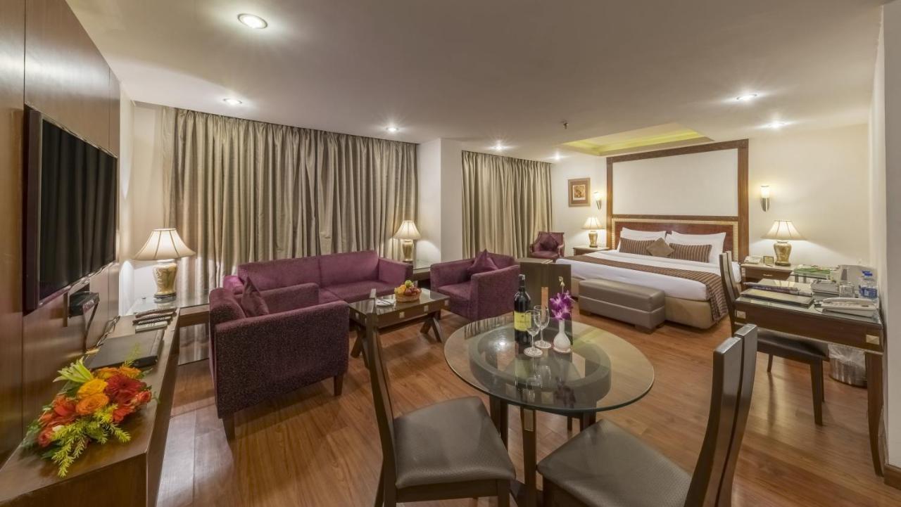 Hotel Hindusthan International, Бхубанешвара Экстерьер фото