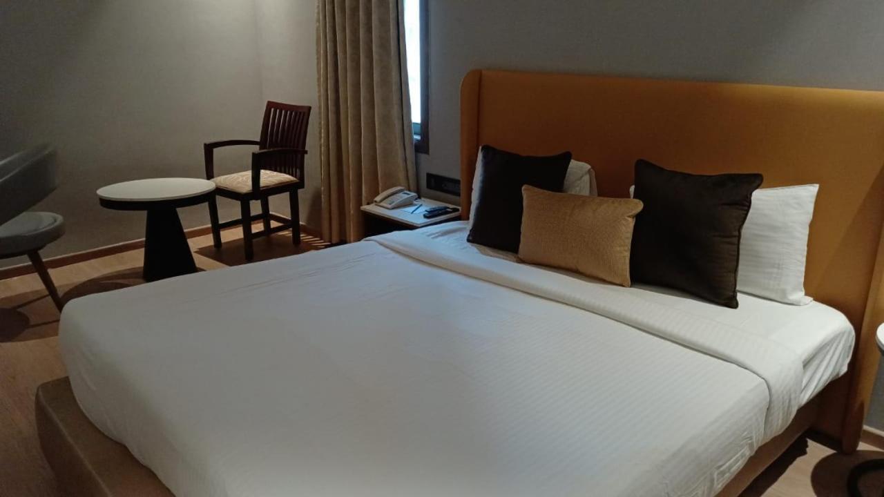 Hotel Hindusthan International, Бхубанешвара Экстерьер фото