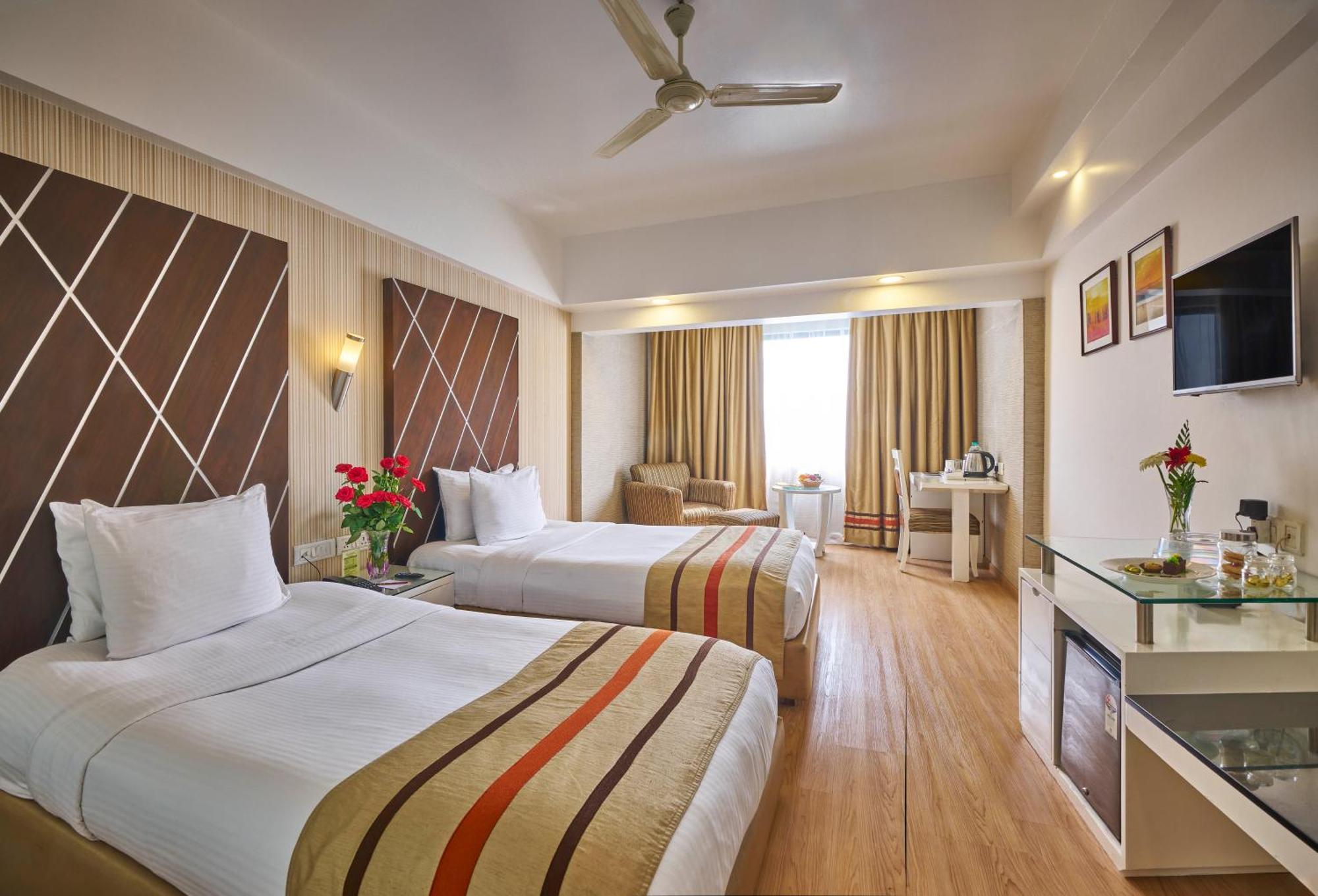 Hotel Hindusthan International, Бхубанешвара Экстерьер фото