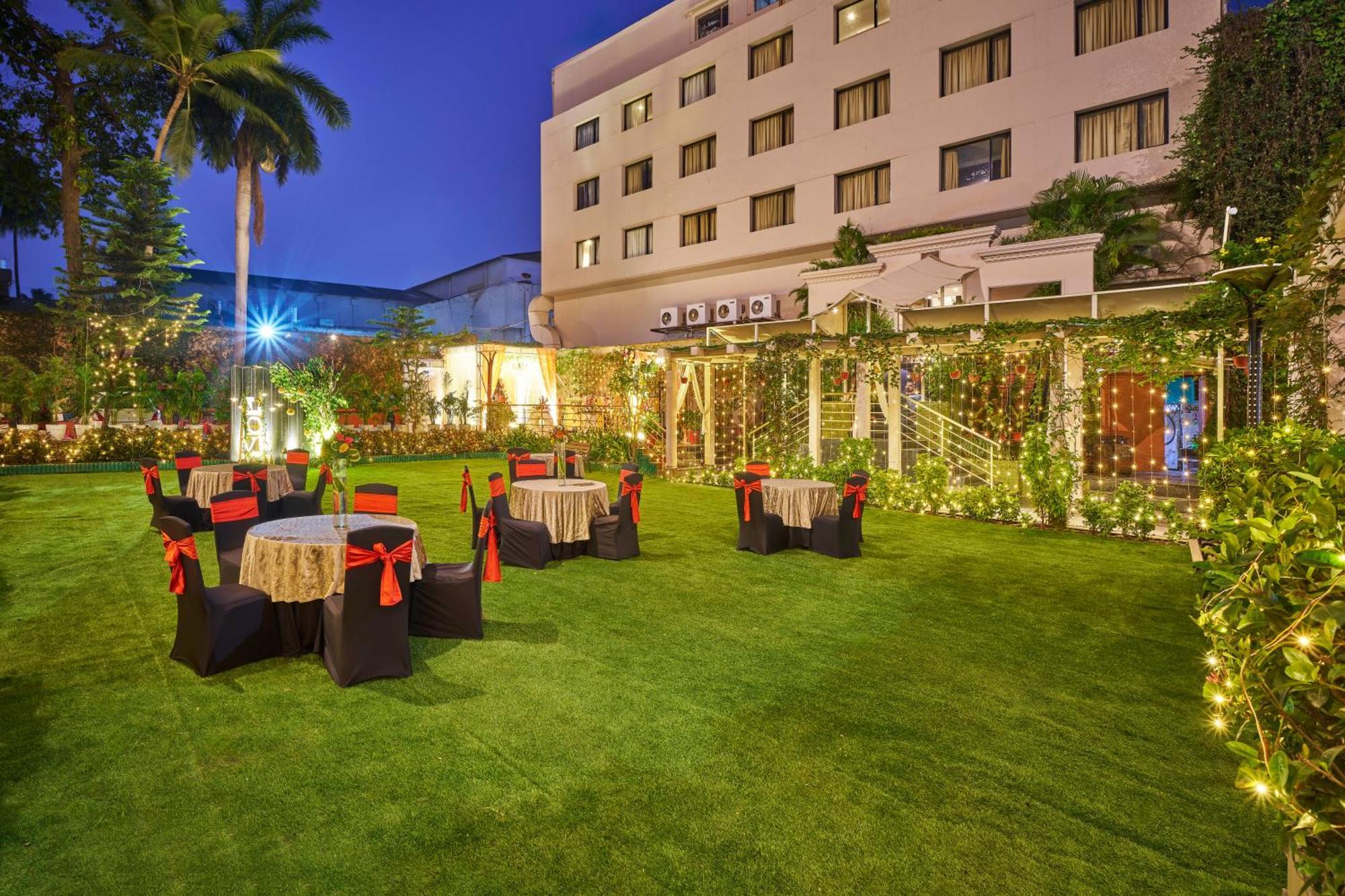 Hotel Hindusthan International, Бхубанешвара Экстерьер фото