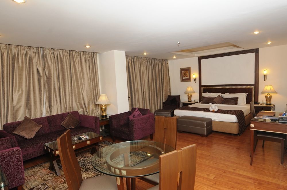 Hotel Hindusthan International, Бхубанешвара Экстерьер фото