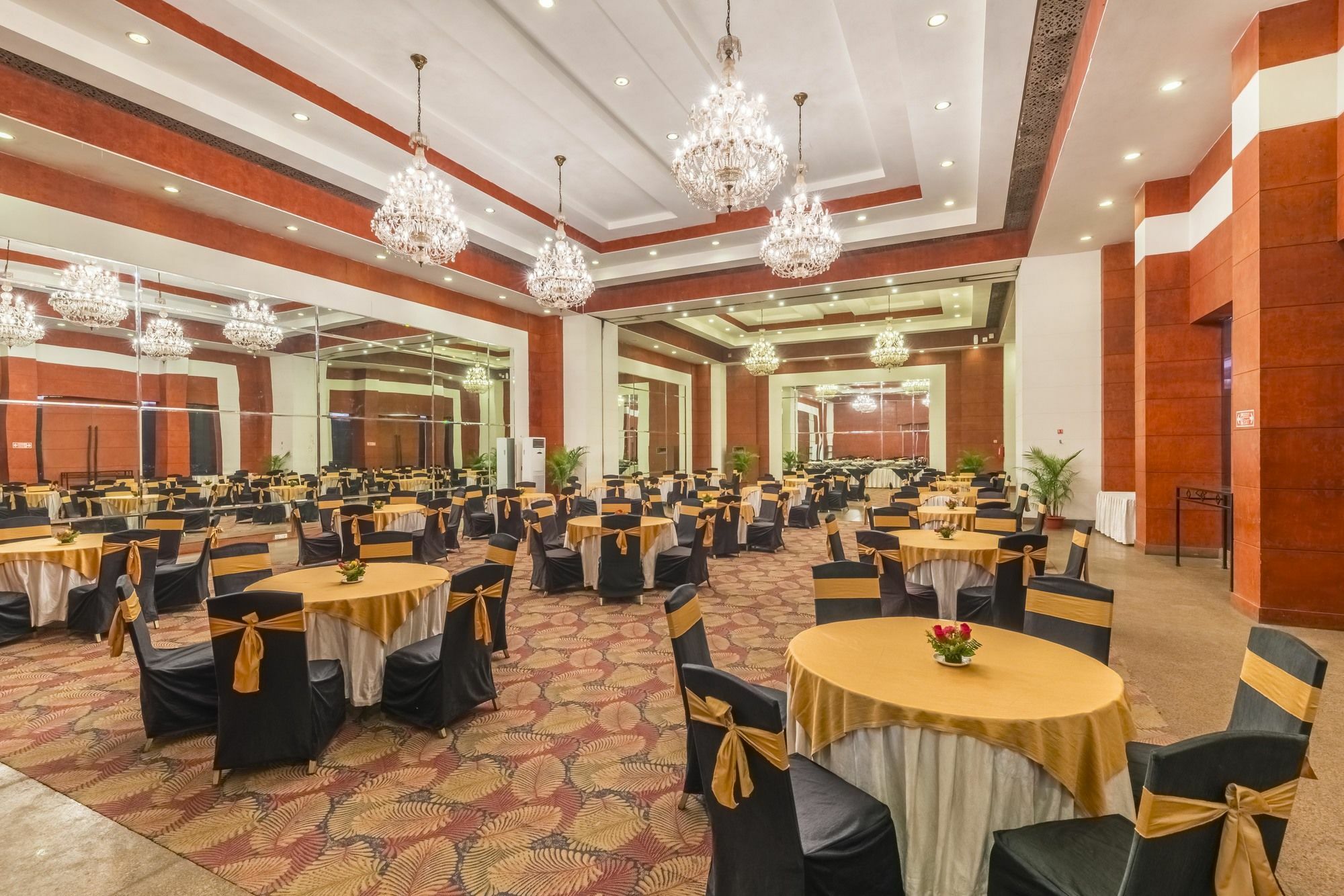 Hotel Hindusthan International, Бхубанешвара Экстерьер фото
