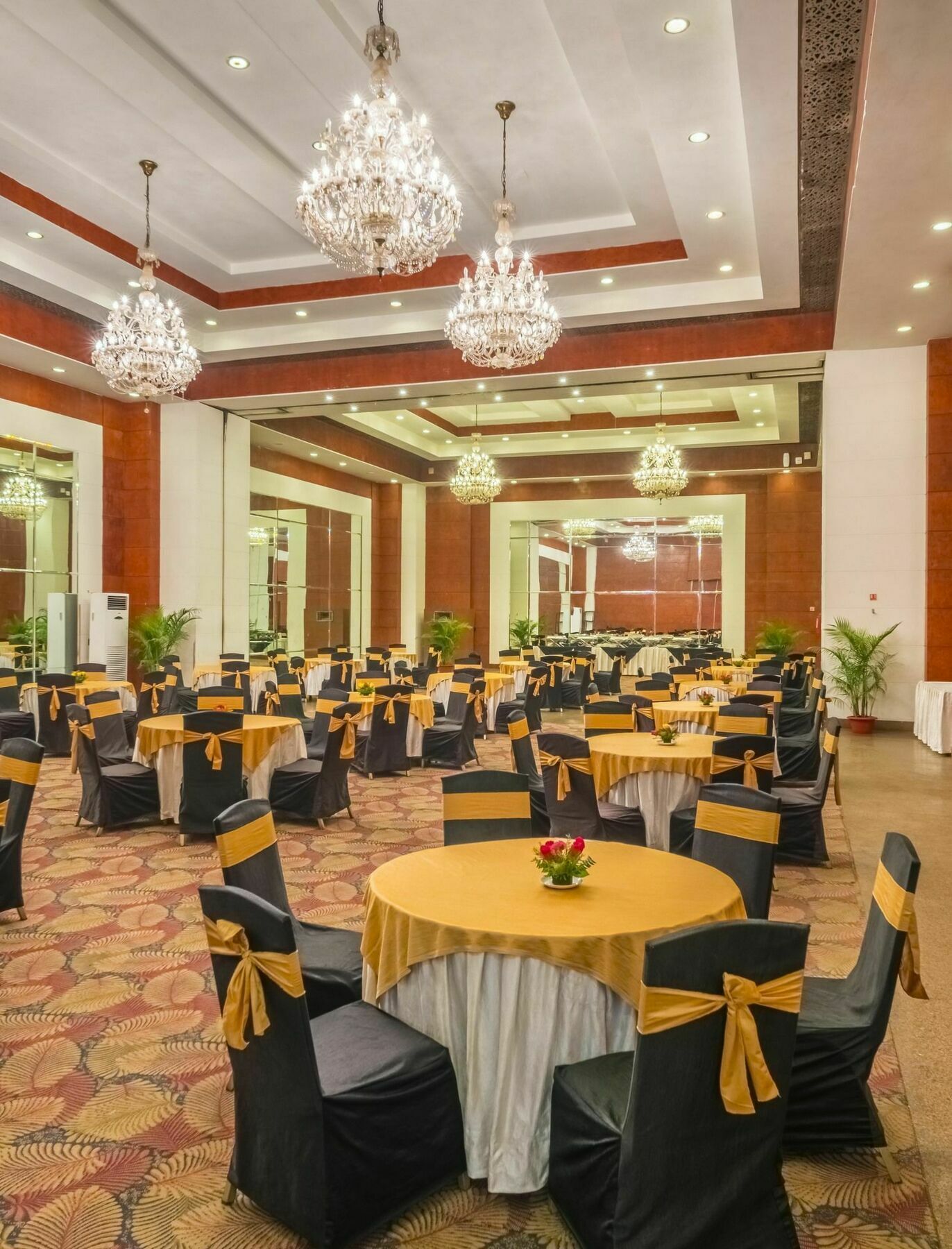 Hotel Hindusthan International, Бхубанешвара Экстерьер фото